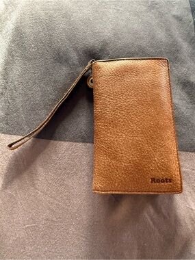 Roots Tan Brown Leather Wristlet Wallet with Strap and Phone Holder